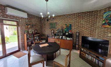 Casa venta City Bell entre caminos 1300m2 parque pileta quincho