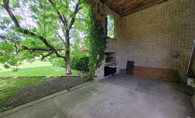 Casa venta City Bell entre caminos 1300m2 parque pileta quincho