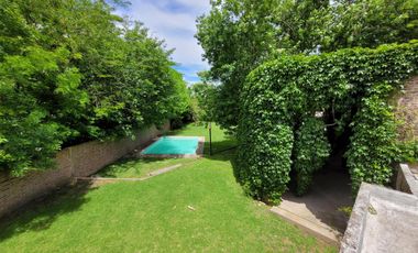 Casa venta City Bell entre caminos 1300m2 parque pileta quincho