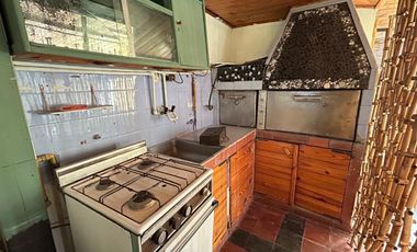 Casa de dos dormitorios a dos cuadras de Yrigoyen!