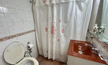 Casa de dos dormitorios a dos cuadras de Yrigoyen!