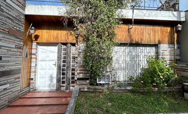 Casa de dos dormitorios a dos cuadras de Yrigoyen!