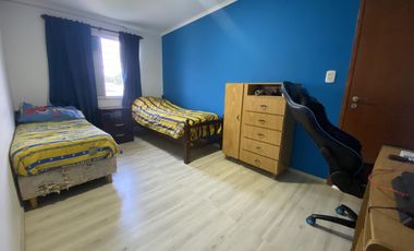 VENTA CASA 3 DORMITORIOS CON COCHERA Y PATIO