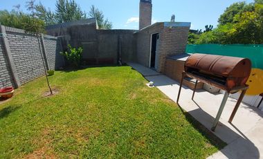 VENTA CASA 3 DORMITORIOS CON COCHERA Y PATIO