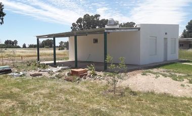 Casa en venta - 2 Dormitorios 1 Baño - Cochera - 1.050Mts2 - Bordenave, Puán