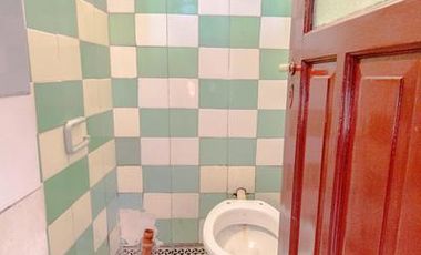 Local en esquina con entrepiso - Incluye expensas, abl y aysa