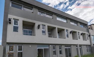 Departamento 3 ambientes Frente Parque Lineal con patio privado