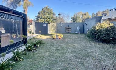 Venta casa con 2 habitaciones, jardín en Lobos