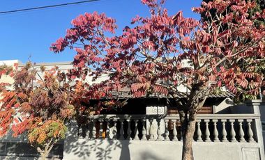 Venta casa con 2 habitaciones, jardín en Lobos