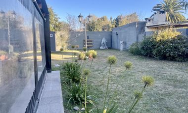 Venta casa con 2 habitaciones, jardín en Lobos