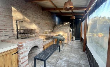 Venta casa con 2 habitaciones, jardín en Lobos