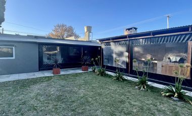 Venta casa con 2 habitaciones, jardín en Lobos