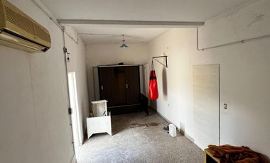 Casa en venta - 4 Dormitorios 1 Baño - Local - Etcheverry