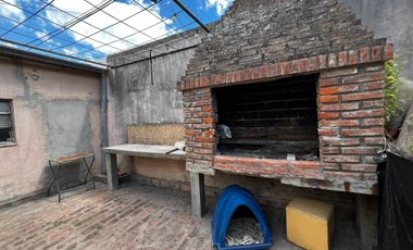 Casa en venta - 4 Dormitorios 1 Baño - Local - Etcheverry