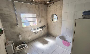Casa en venta - 4 Dormitorios 1 Baño - Local - Etcheverry