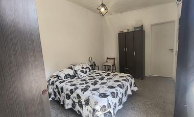 Casa en venta - 4 Dormitorios 1 Baño - Local - Etcheverry