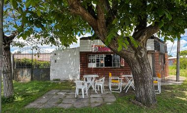 Casa en venta - 4 Dormitorios 1 Baño - Local - Etcheverry