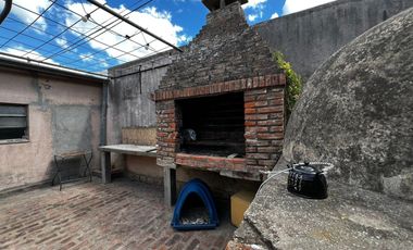 Casa en venta - 4 Dormitorios 1 Baño - Local - Etcheverry