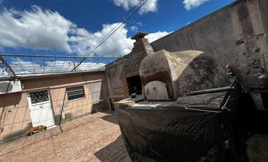 Casa en venta - 4 Dormitorios 1 Baño - Local - Etcheverry
