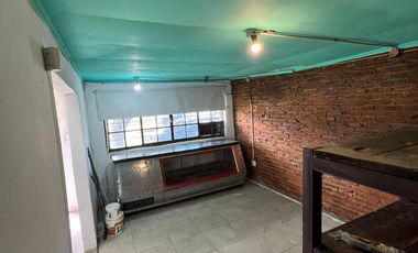 Casa en venta - 4 Dormitorios 1 Baño - Local - Etcheverry