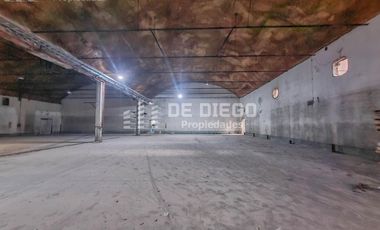 Deposito en alquiler de 530 m2, en predio con seguridad, Olivos
