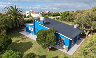 Casa en  venta a metros del mar y av. princial Mar Chiquita - Lote 745m2