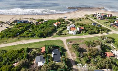 Casa en  venta a metros del mar y av. princial Mar Chiquita - Lote 745m2