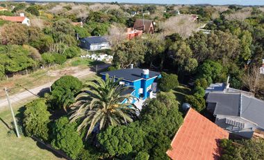 Casa en  venta a metros del mar y av. princial Mar Chiquita - Lote 745m2