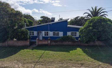 Casa en  venta a metros del mar y av. princial Mar Chiquita - Lote 745m2