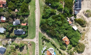 Casa en  venta a metros del mar y av. princial Mar Chiquita - Lote 745m2