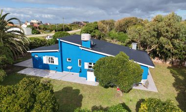 Casa en  venta a metros del mar y av. princial Mar Chiquita - Lote 745m2