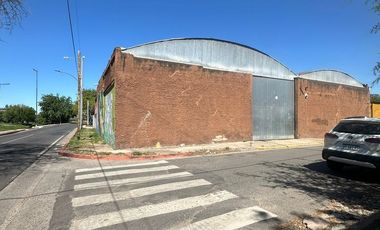 Galpón s/ Av. Costanera Sur. 760m2 Cub. 1293 m2 Terreno  c/ Salida a 2 calles!