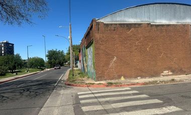 Galpón s/ Av. Costanera Sur. 760m2 Cub. 1293 m2 Terreno  c/ Salida a 2 calles!