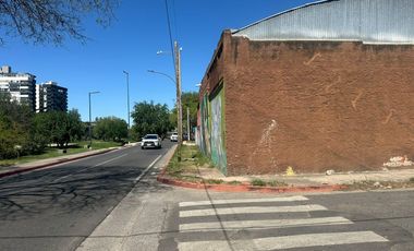 Galpón s/ Av. Costanera Sur. 760m2 Cub. 1293 m2 Terreno  c/ Salida a 2 calles!