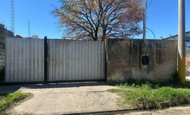 Galpón s/ Av. Costanera Sur. 760m2 Cub. 1293 m2 Terreno  c/ Salida a 2 calles!