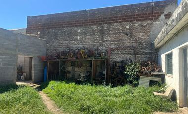 Galpón s/ Av. Costanera Sur. 760m2 Cub. 1293 m2 Terreno  c/ Salida a 2 calles!