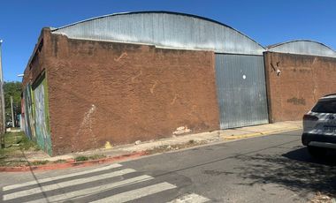 Galpón s/ Av. Costanera Sur. 760m2 Cub. 1293 m2 Terreno  c/ Salida a 2 calles!