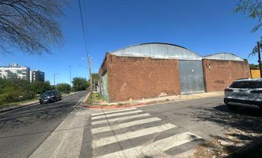 Galpón s/ Av. Costanera Sur. 760m2 Cub. 1293 m2 Terreno  c/ Salida a 2 calles!