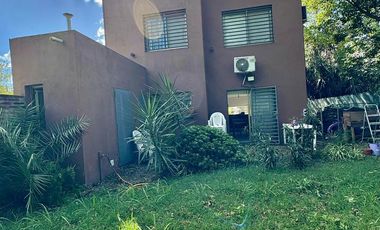 Casa en  Funes de dos dormitorios con patio