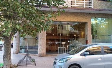 Departamento en venta - 2 Dormitorios 2 Baños - Cochera - 74Mts2 - Miramar