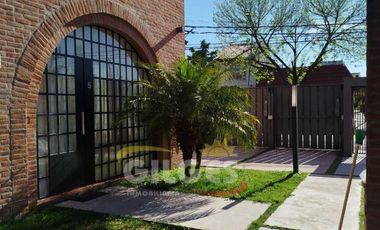 Alquiler de Departamento 2 Ambientes  en Castelar  Con Cochera doble, Parrilla y Pileta