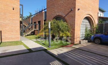 Alquiler de Departamento 2 Ambientes  en Castelar  Con Cochera doble, Parrilla y Pileta