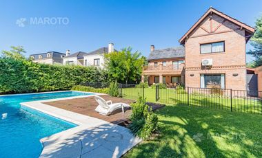 CASA EN VENTA EN BARRIO PRIVADO SEPTIEMBRE - MAROTO PROPIEDADES