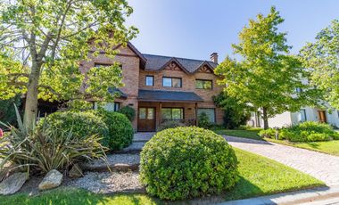 CASA EN VENTA EN BARRIO PRIVADO SEPTIEMBRE - MAROTO PROPIEDADES