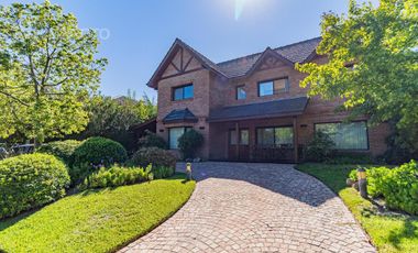 CASA EN VENTA EN BARRIO PRIVADO SEPTIEMBRE - MAROTO PROPIEDADES