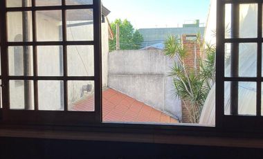 Casa en venta - 4 Dormitorios 2 Baños - Local - 152Mts2 - Quilmes