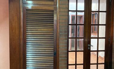 Casa en venta - 4 Dormitorios 2 Baños - Local - 152Mts2 - Quilmes