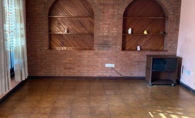 Casa en venta - 4 Dormitorios 2 Baños - Local - 152Mts2 - Quilmes