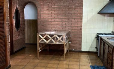 Casa en venta - 4 Dormitorios 2 Baños - Local - 152Mts2 - Quilmes