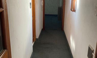 Casa en venta - 4 Dormitorios 2 Baños - Local - 152Mts2 - Quilmes